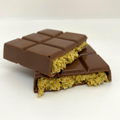 V - Gift Pistachio Praline Dubai Chocolate Bar – Crispy & Nutty Delight 71gr - TryAladdin