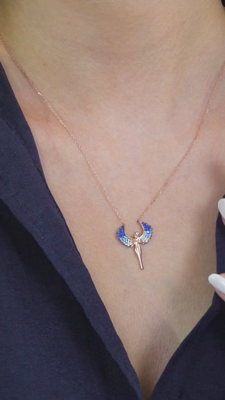 Taki | Hugging Couple Zilveren Ketting met Blauwe Steen Michael Engel Vleugels