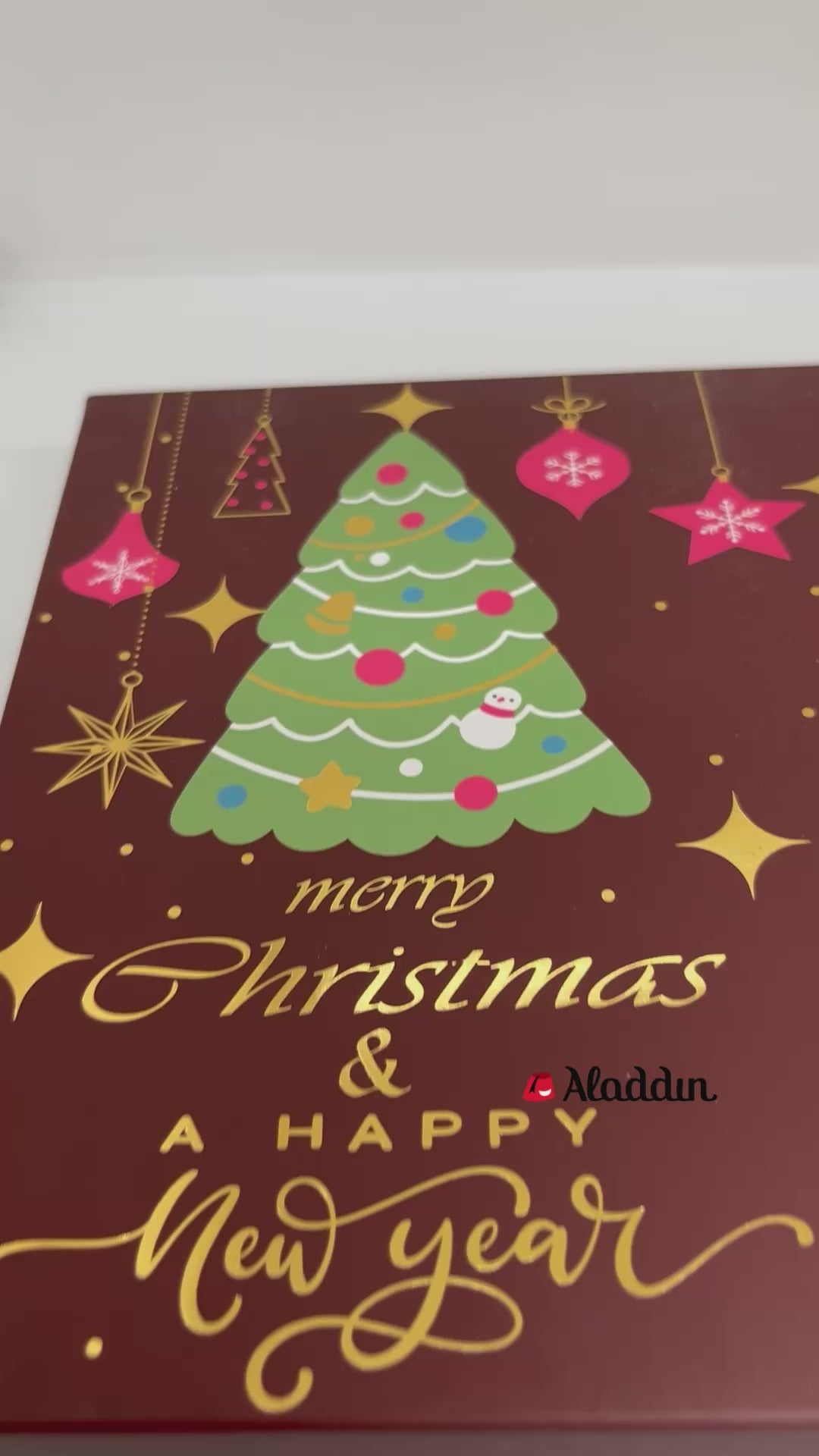 Ema Chocolademelk en Witte Chocoladetruffels met Aardbeienvulling - Vrolijk Kerstfeest Doos - 250g